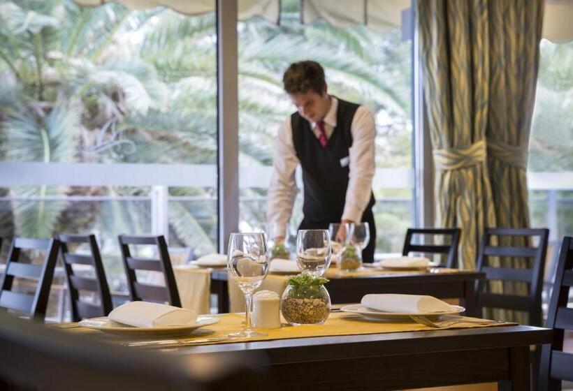 هتل Aminess Grand Azur