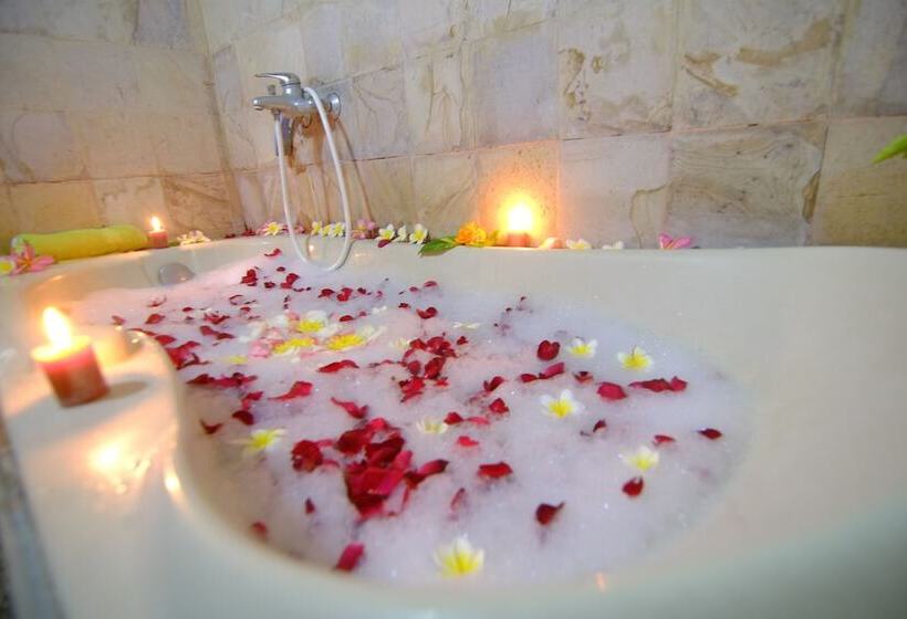 호텔 Bali Taman Beach Resort & Spa Lovina