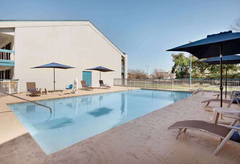 هتل Baymont By Wyndham Wilmington