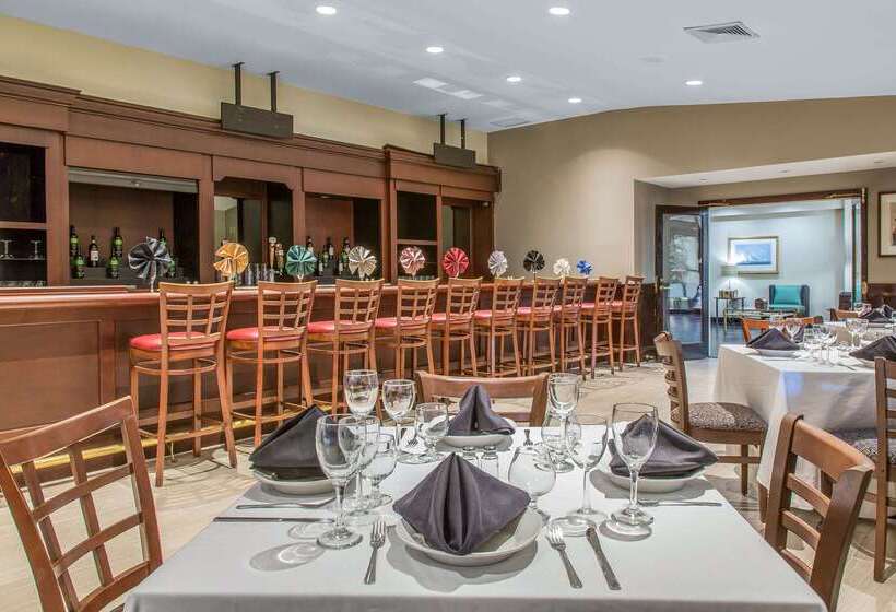 בית מלון כפרי Clarion Inn New London  Mystic