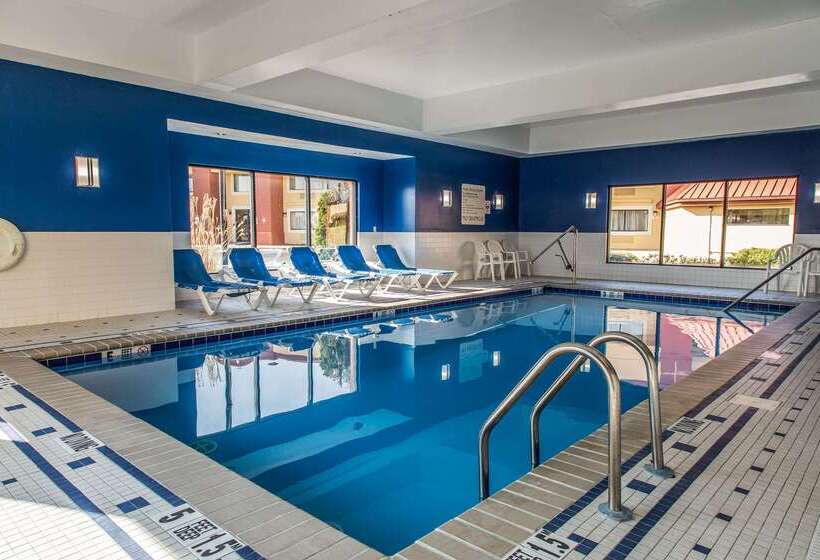 בית מלון כפרי Clarion Inn New London  Mystic