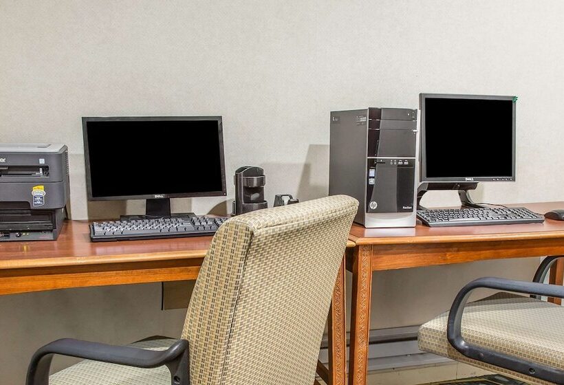 בית מלון כפרי Clarion Inn New London  Mystic