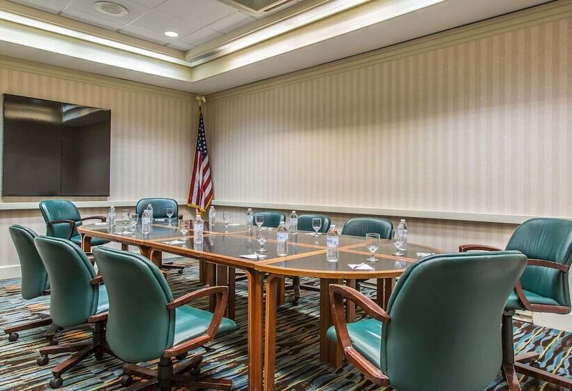 בית מלון כפרי Clarion Inn New London  Mystic