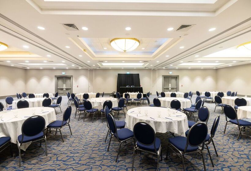 בית מלון כפרי Doubletree By Hilton Calgary North