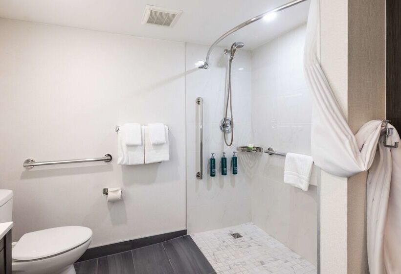 בית מלון כפרי Doubletree By Hilton Calgary North