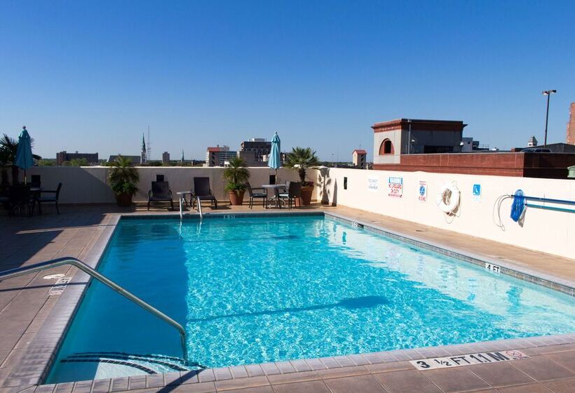 هتل Hampton Inn Savannah Historic District
