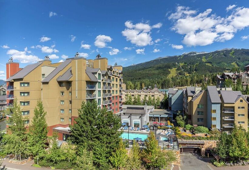 هتل Hilton Whistler Resort & Spa