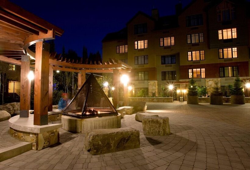 هتل Hilton Whistler Resort & Spa