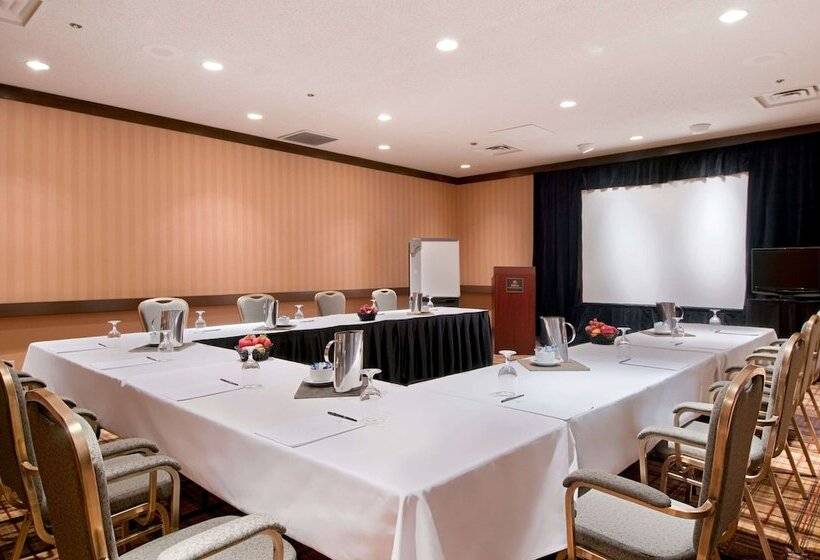 هتل Hilton Whistler Resort & Spa