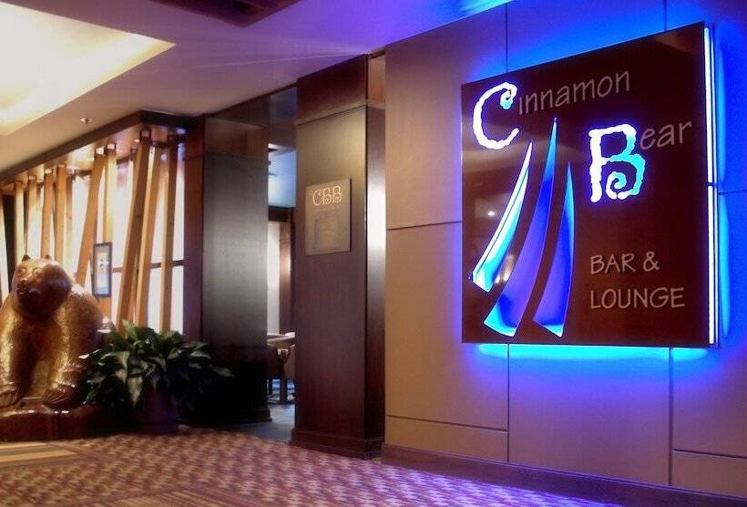 هتل Hilton Whistler Resort & Spa