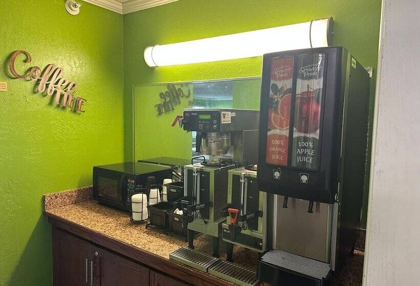 هتل La Quinta Inn By Wyndham Omaha Southwest