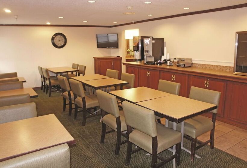 Hotelli La Quinta Inn By Wyndham Omaha Southwest