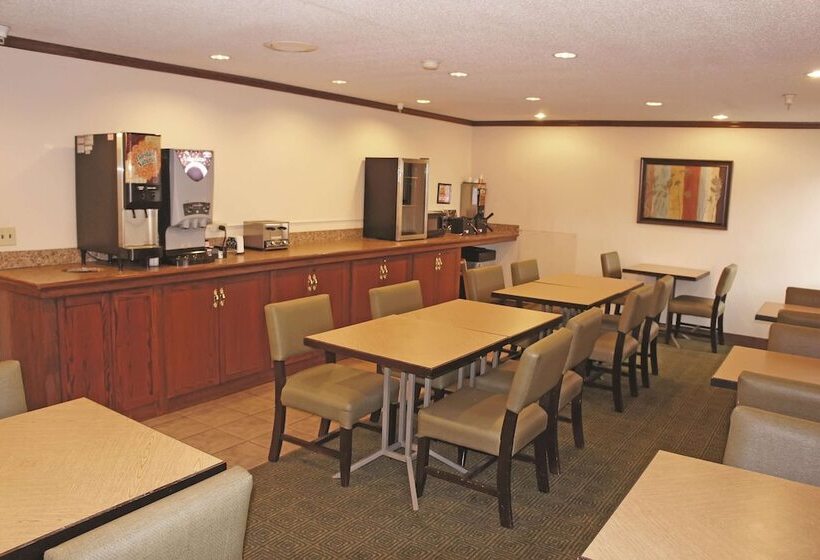 Hotelli La Quinta Inn By Wyndham Omaha Southwest