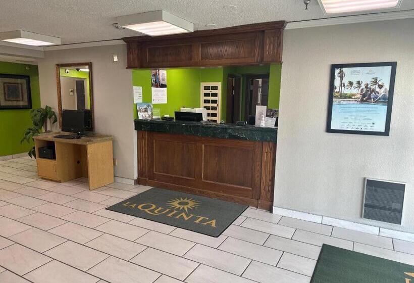 هتل La Quinta Inn By Wyndham Omaha Southwest