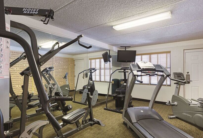 בית מלון כפרי La Quinta Inn By Wyndham San Diego Chula Vista