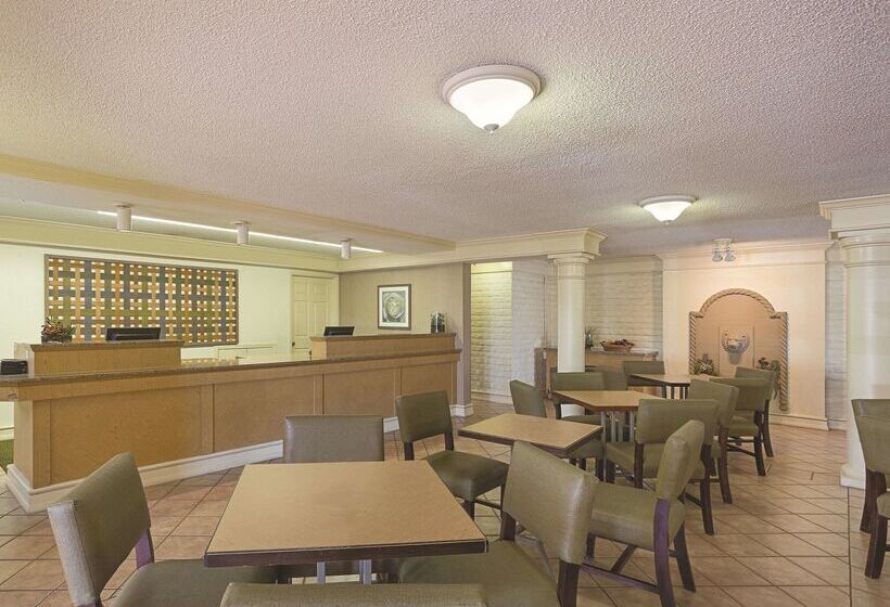בית מלון כפרי La Quinta Inn By Wyndham San Diego Chula Vista