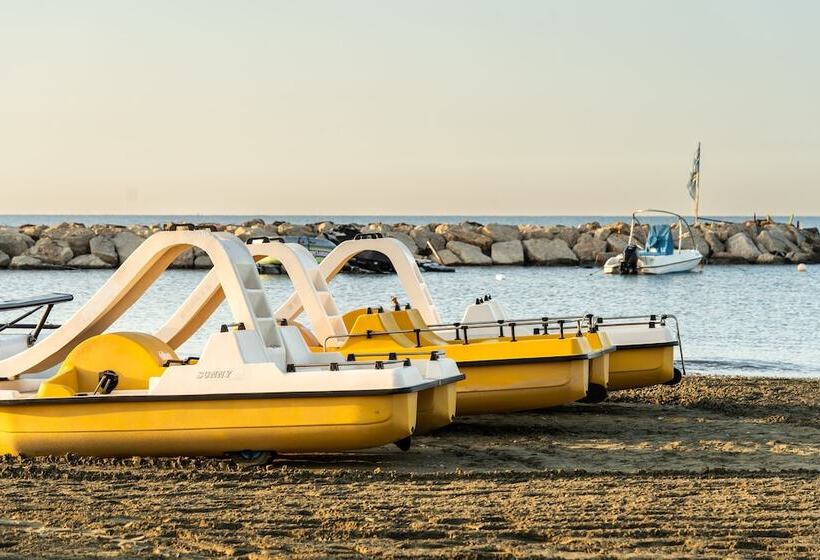 Hotel Lordos Beach