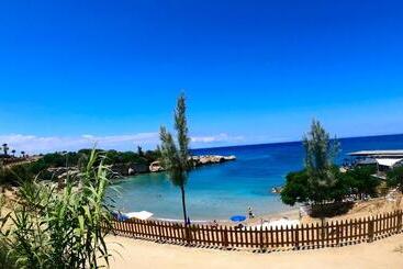 هتل Malama Beach Holiday Village