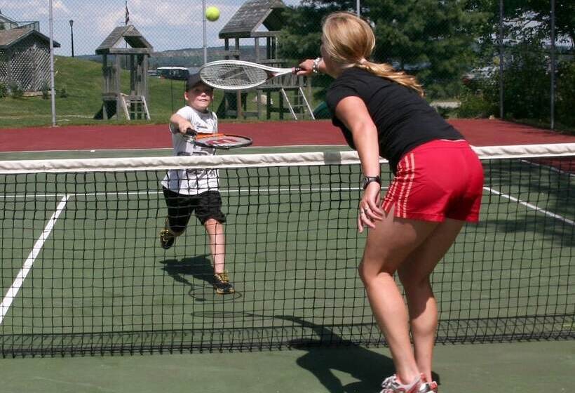 בית מלון כפרי Oak Island Resort & Conference Centre