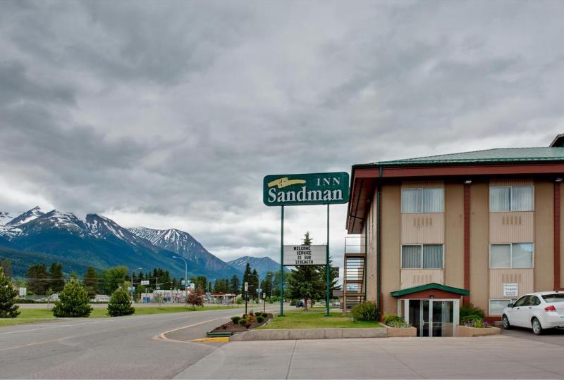 هتل Sandman Inn Smithers