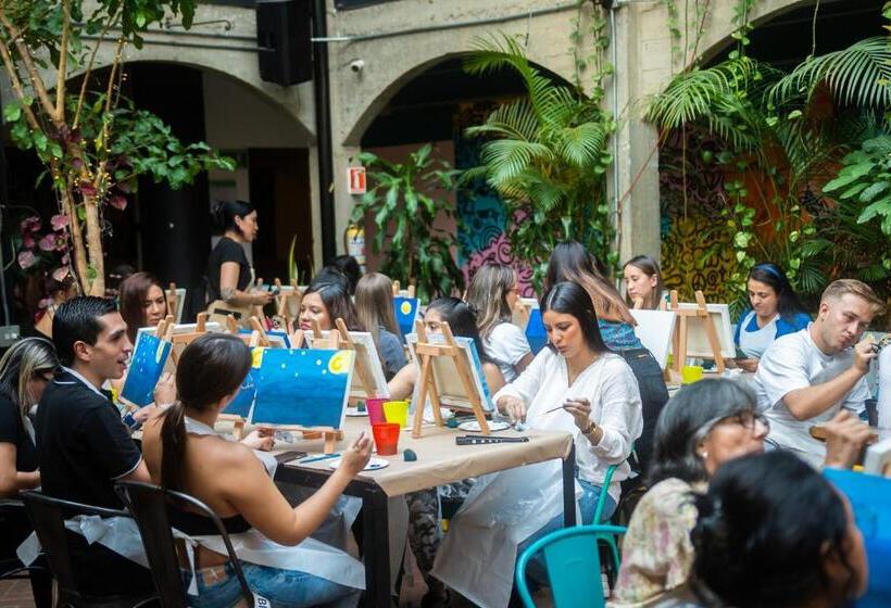 هتل Socialtel Medellin   Formerly Selina Medellin