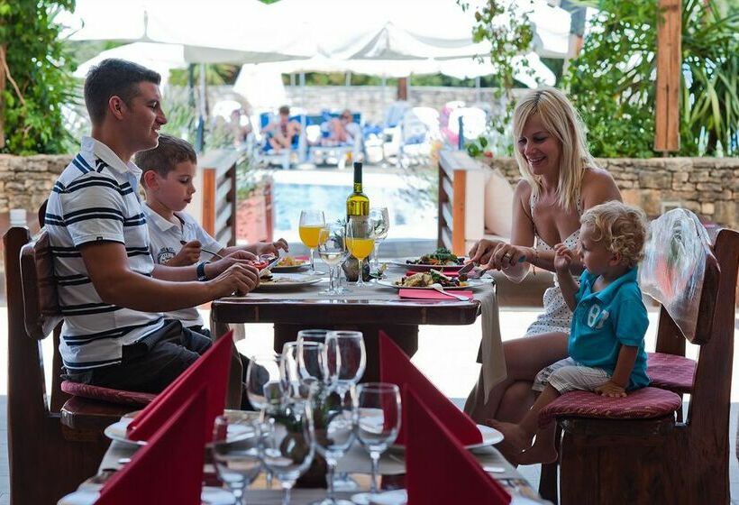 Отель Valamar Club Tamaris