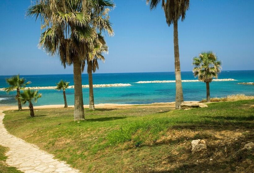 هتل Venus Beach  Paphos