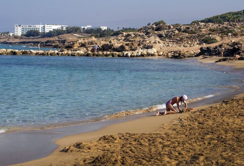 هتل Venus Beach  Paphos