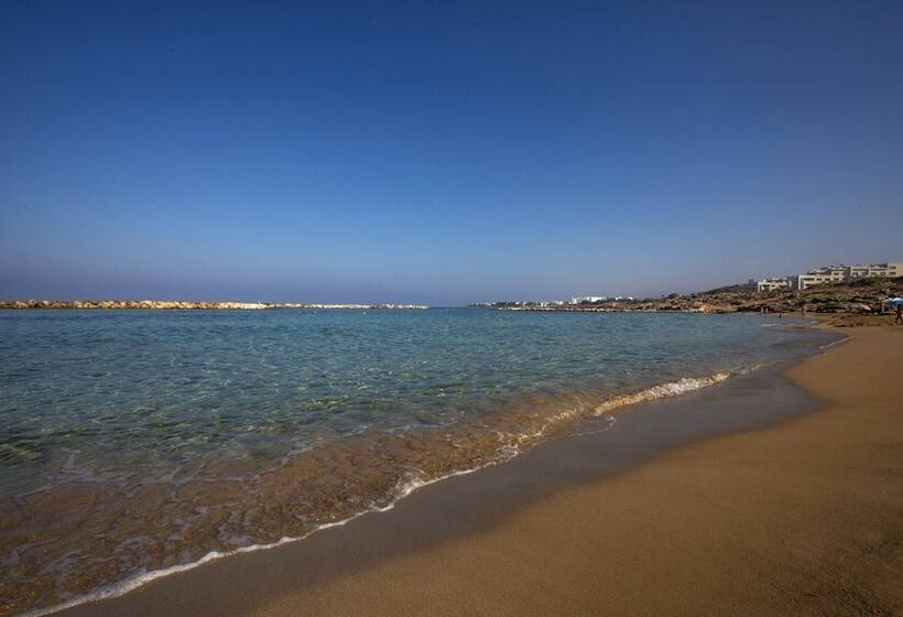 هتل Venus Beach  Paphos