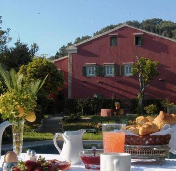هتل Villa De Loulia