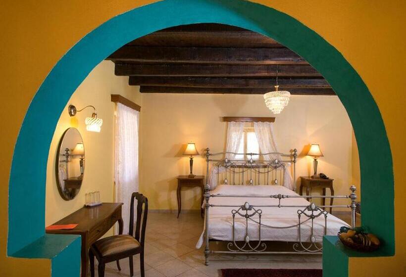 هتل Villa De Loulia