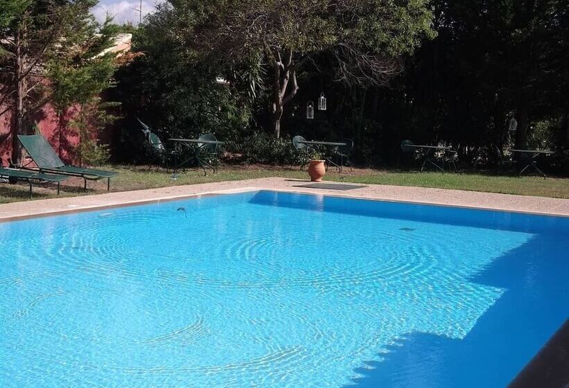 هتل Villa De Loulia