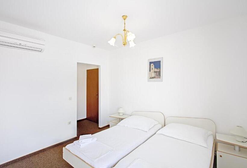 هتل Villa Supetar