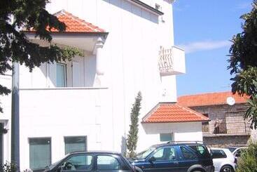 هتل Villa Supetar