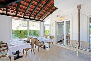 هتل Villa Supetar
