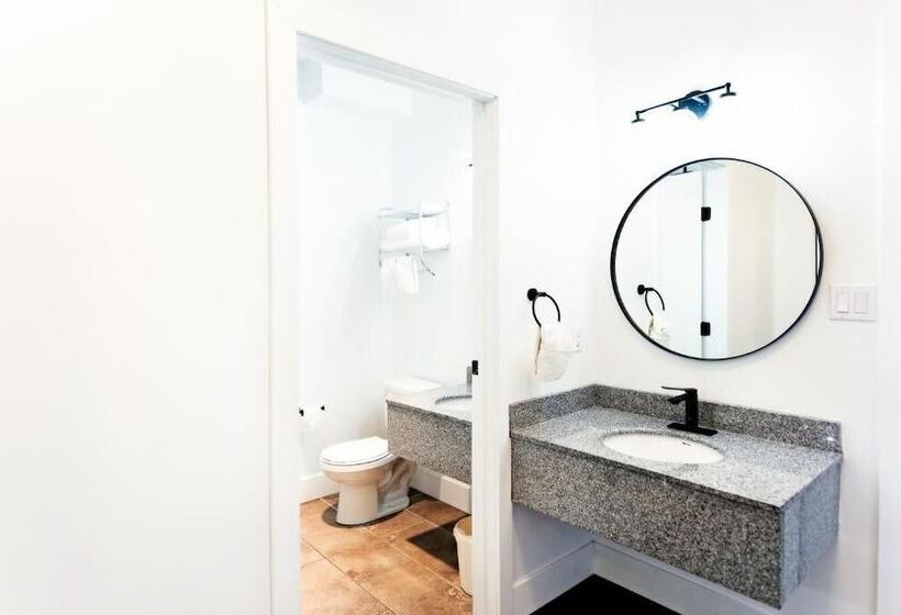 ホテル Waterton Glacier Suites