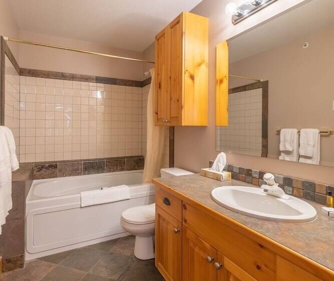 فندق White Crystal Inn