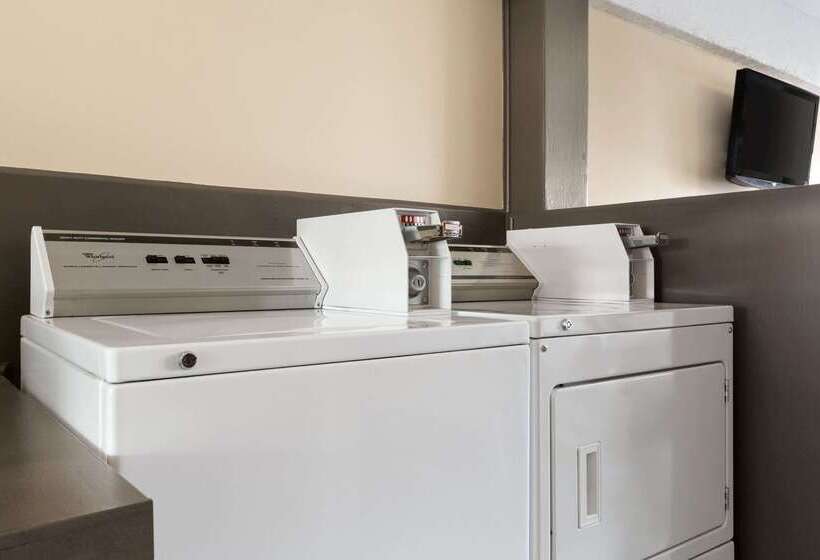 فندق على الطريق Travelodge By Wyndham Baie Comeau