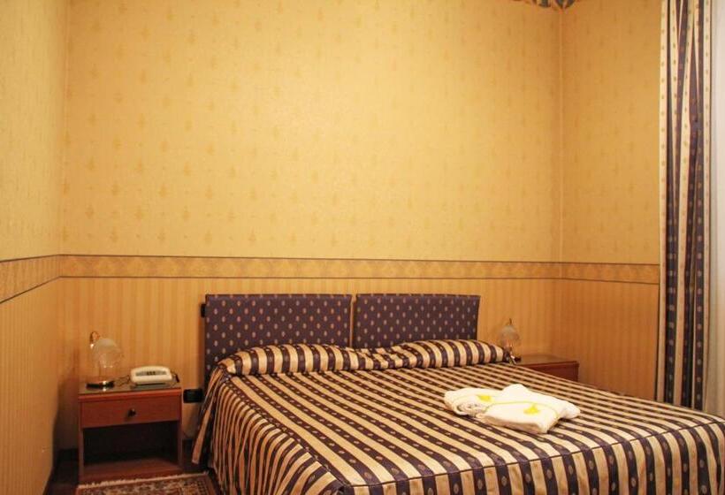 فندق Albergo Ristorante Leon D'oro