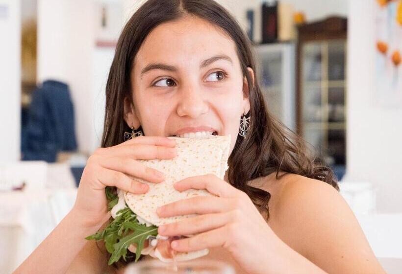 هتل Capinera