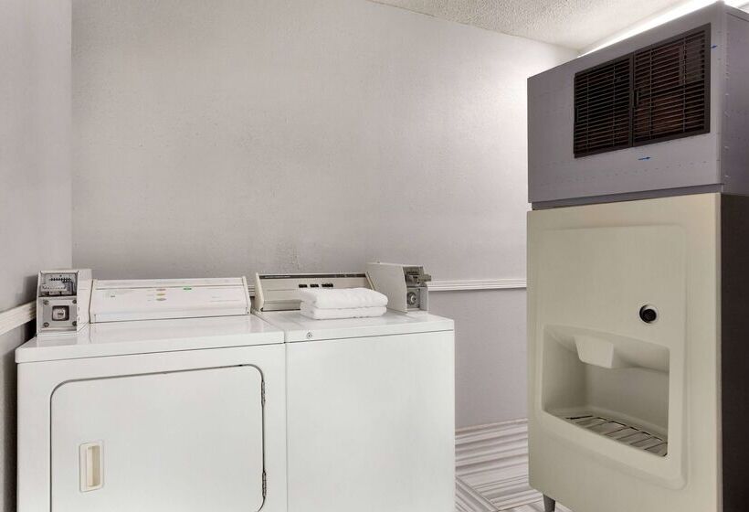 هتل Days Inn By Wyndham Kansas City International Airport