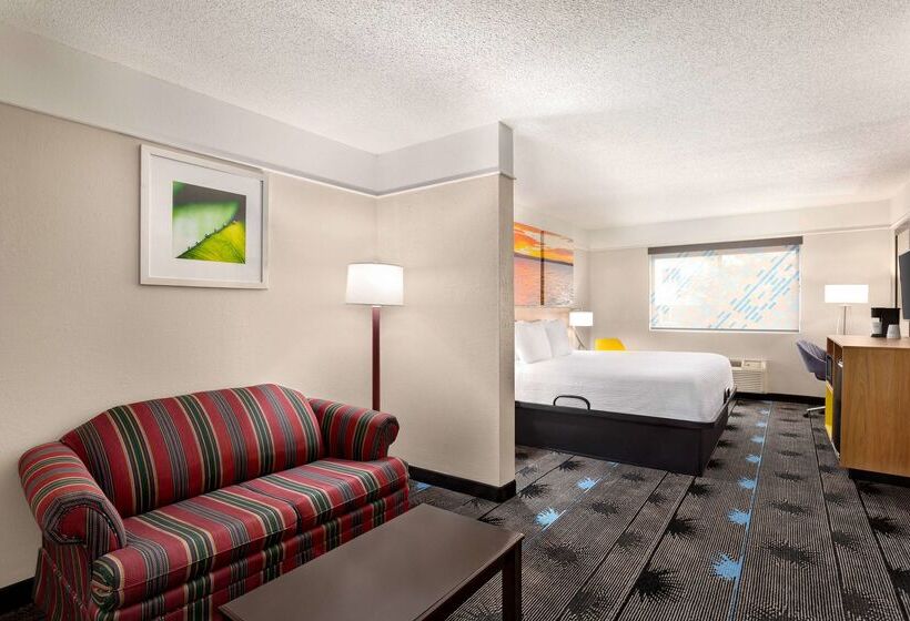 Hotel Days Inn By Wyndham Kansas City International Airport