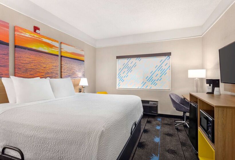 Hotel Days Inn By Wyndham Kansas City International Airport