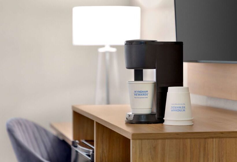 هتل Days Inn By Wyndham Kansas City International Airport