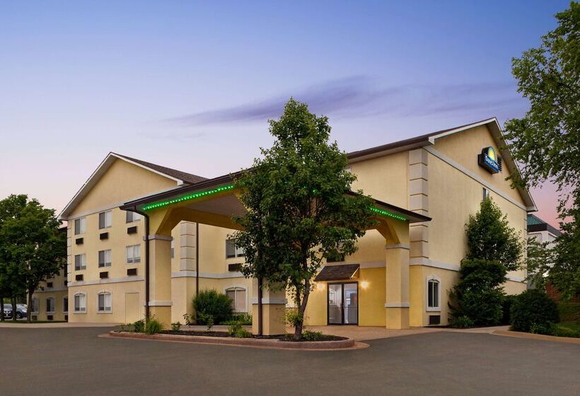 Hotel Days Inn By Wyndham Kansas City International Airport