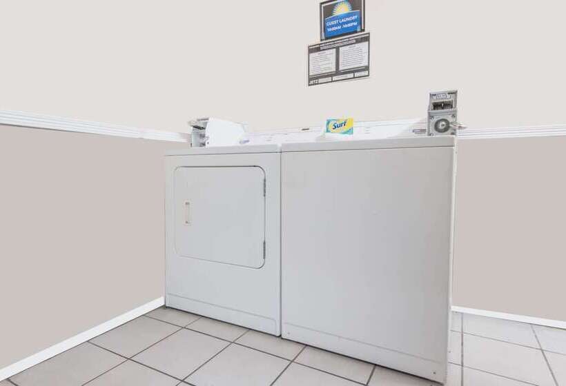 هتل Days Inn By Wyndham Kansas City International Airport