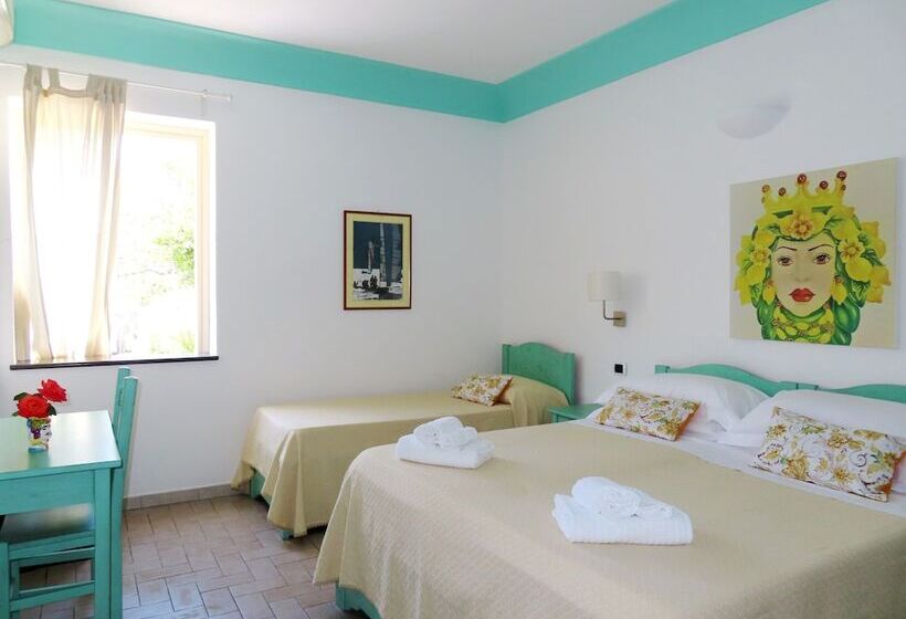 هتل Ossidiana Stromboli Center