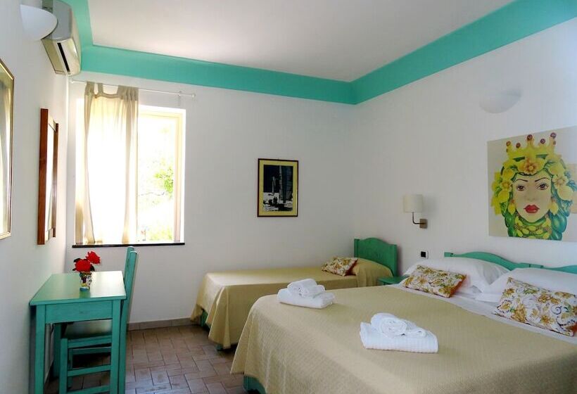 هتل Ossidiana Stromboli Center
