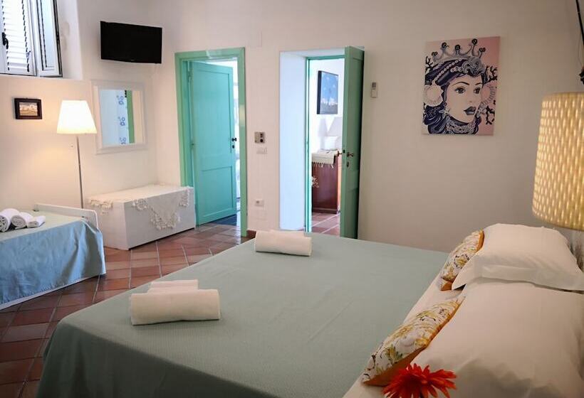 هتل Ossidiana Stromboli Center