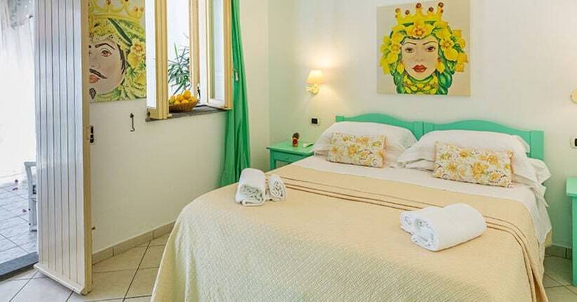 هتل Ossidiana Stromboli Center